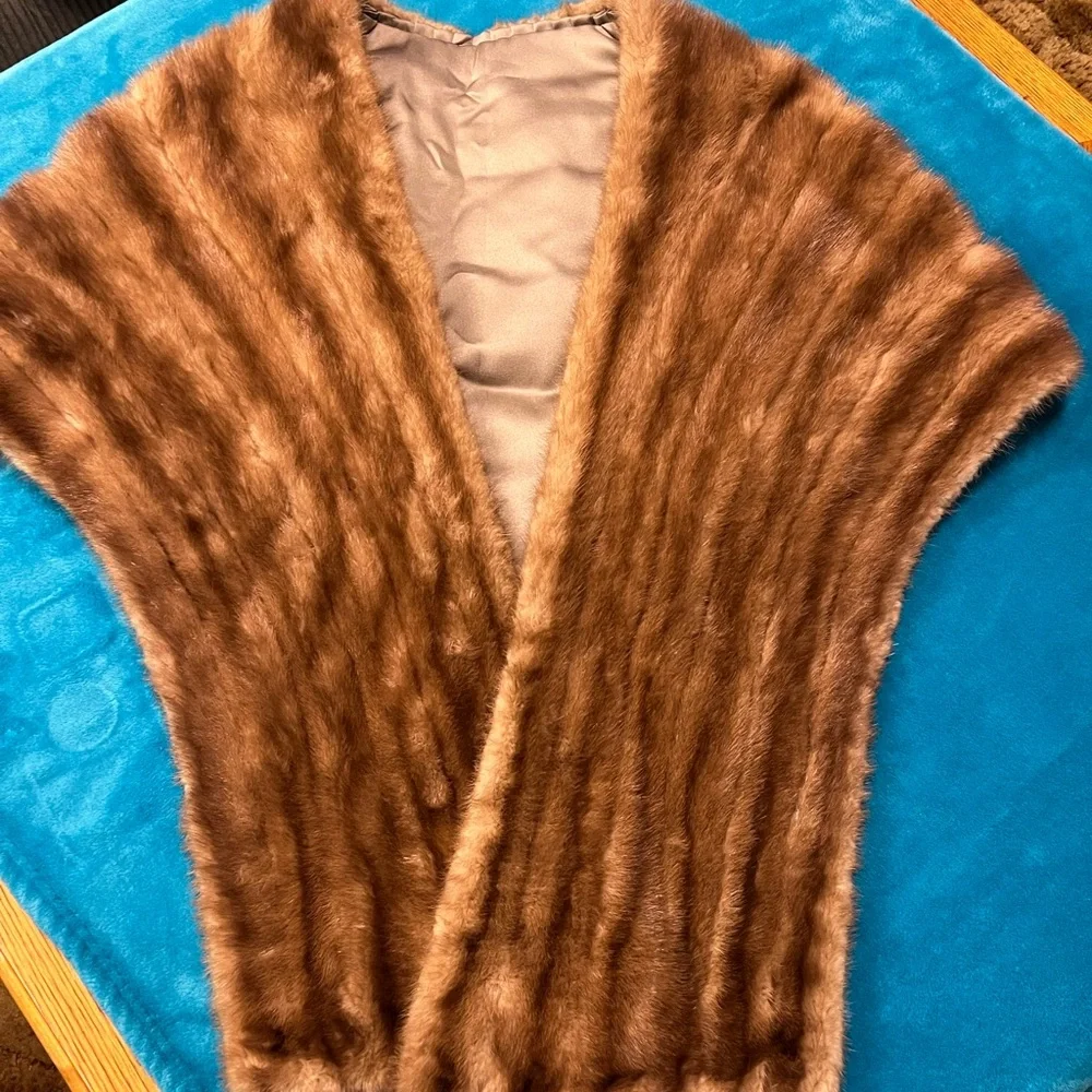 Elegant Brown Mink Fur Women's Shaw - Picture 3 of 10